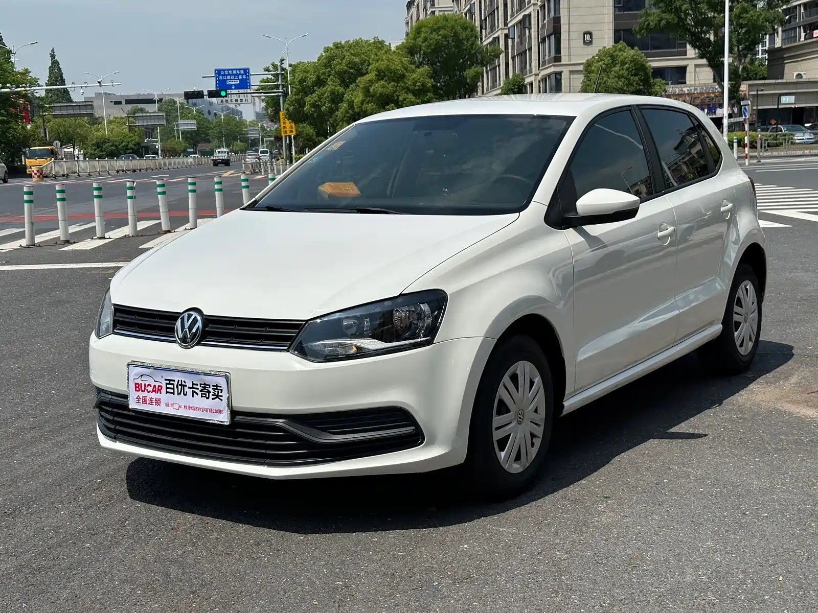 VOLKSWAGEN POLO 2016