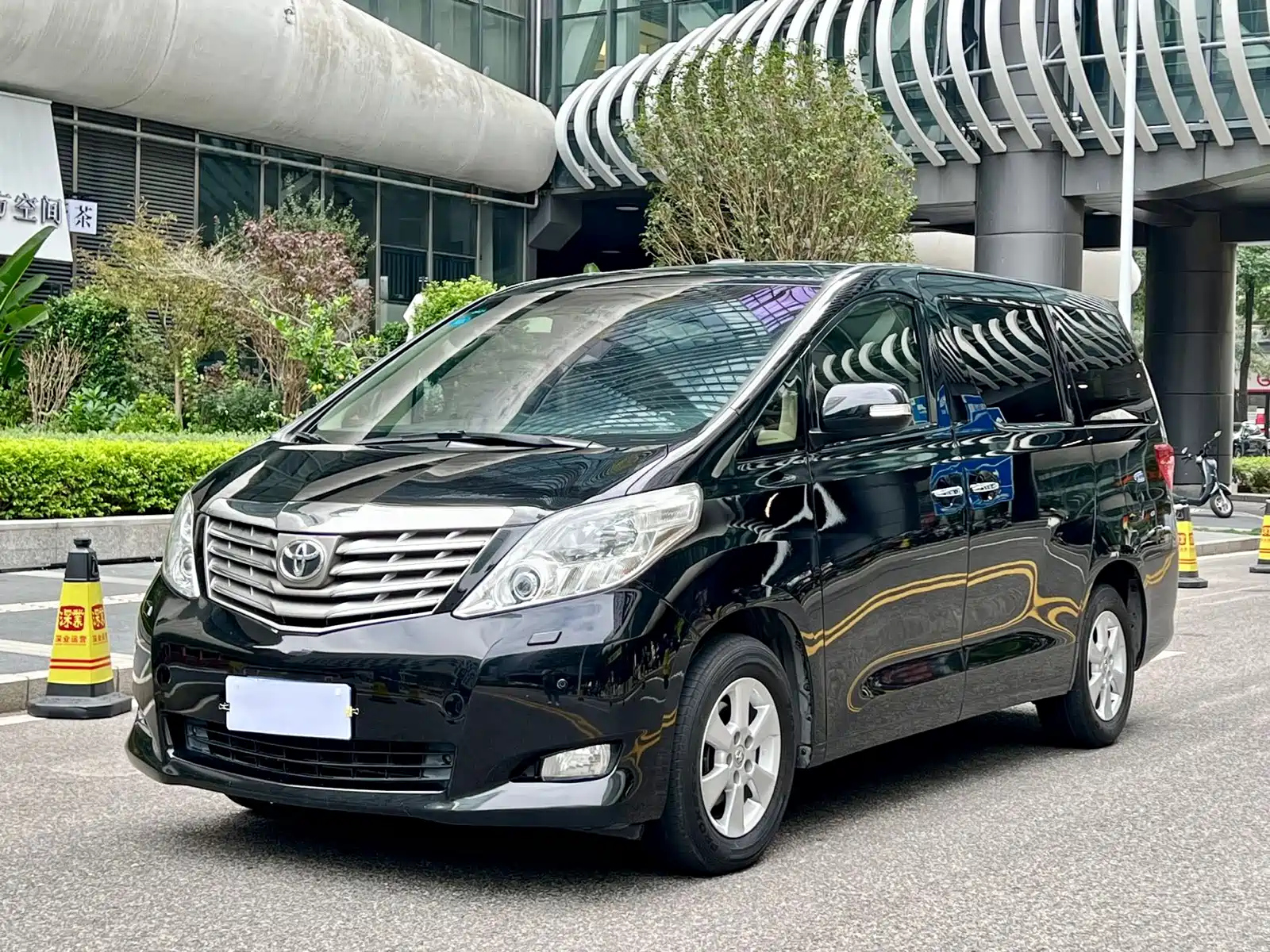 TOYOTA ALPHARD 2011
