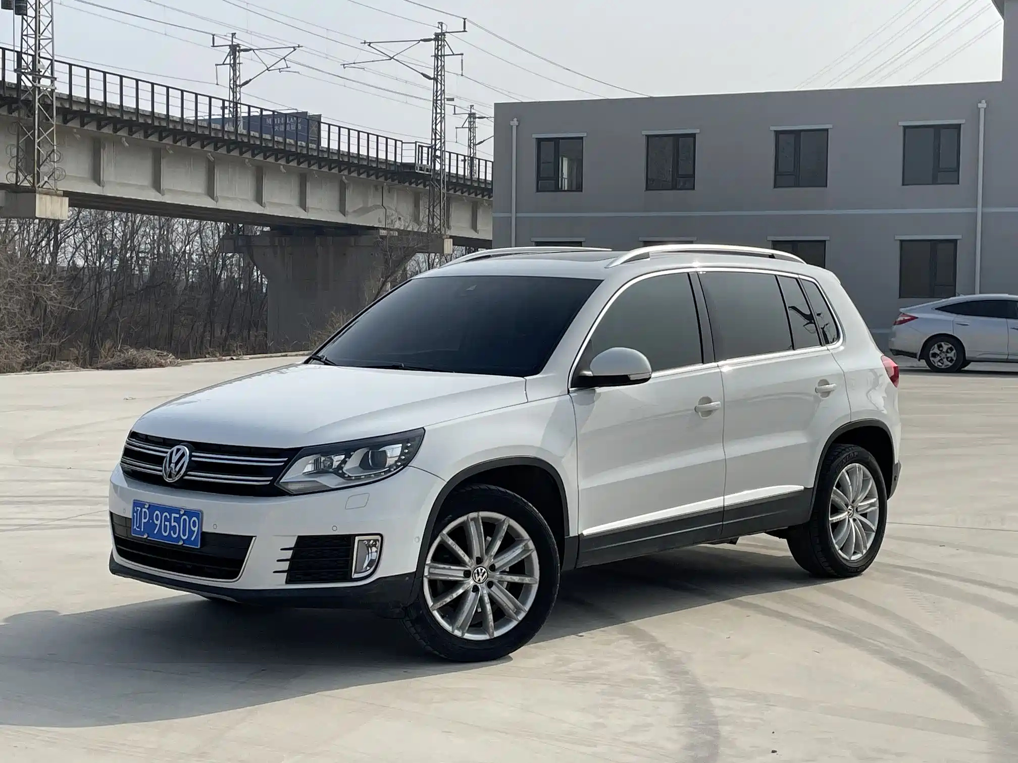 VOLKSWAGEN TIGUAN 2013
