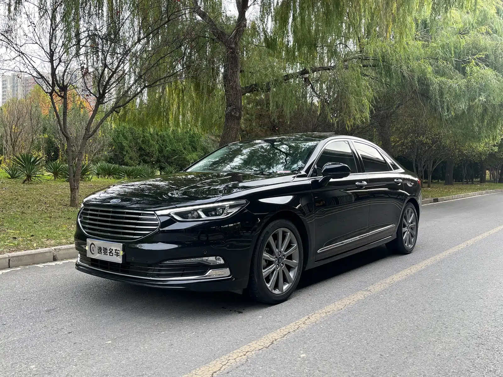 FORD TAURUS 2019