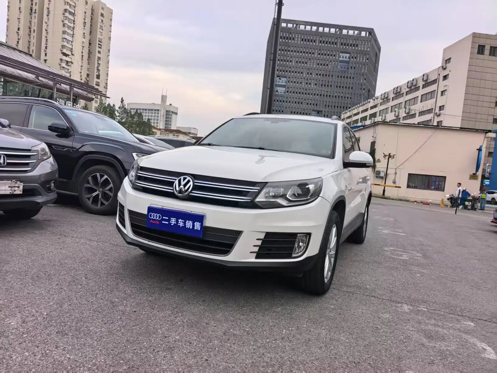 VOLKSWAGEN TIGUAN 2015