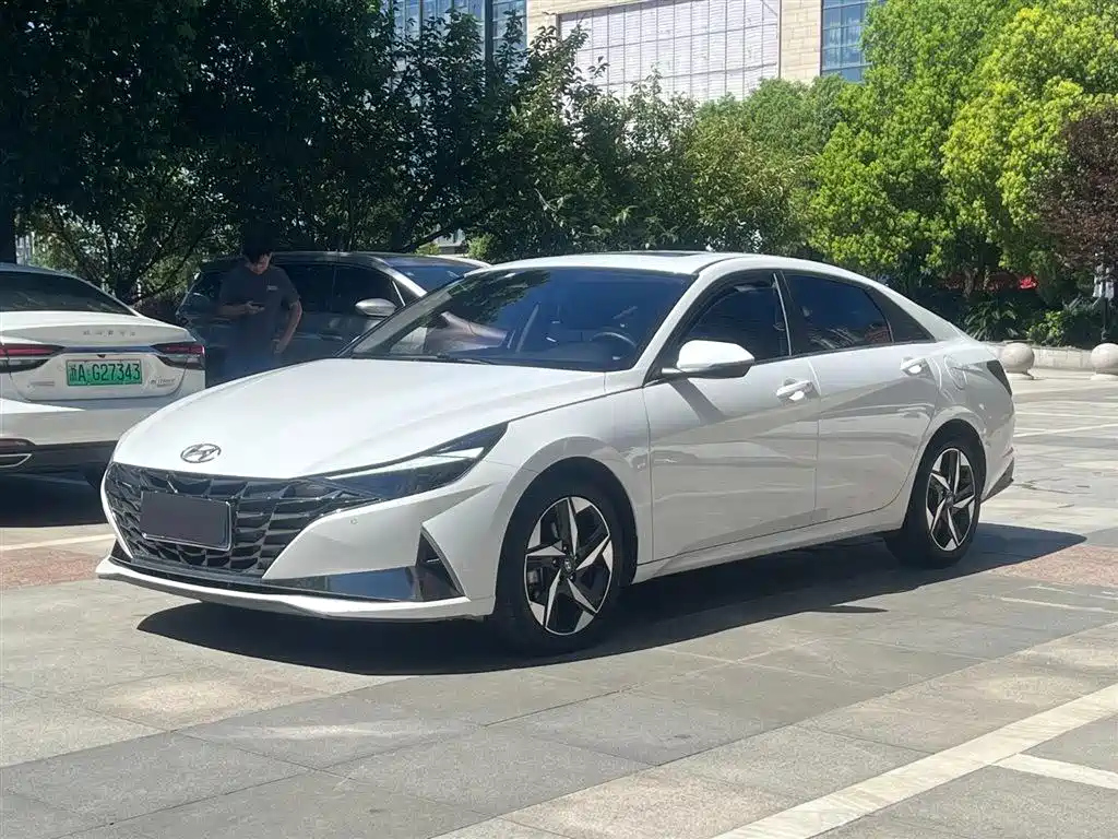HYUNDAI ELANTRA 2022