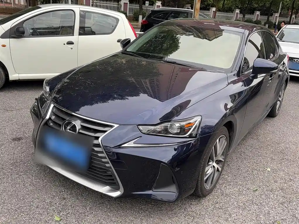 LEXUS IS 2017