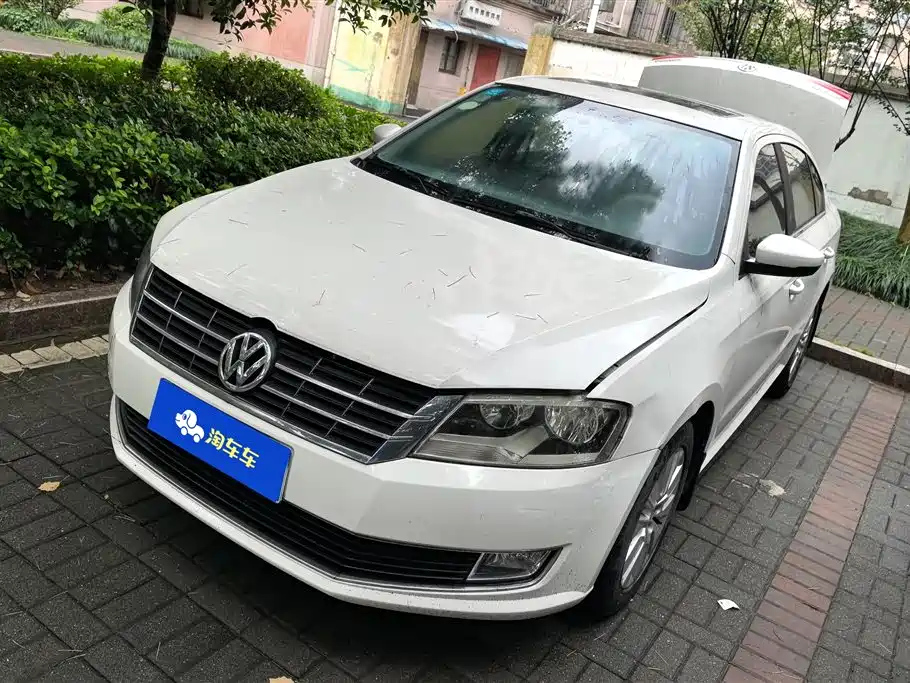 VOLKSWAGEN LAVIDA 2013