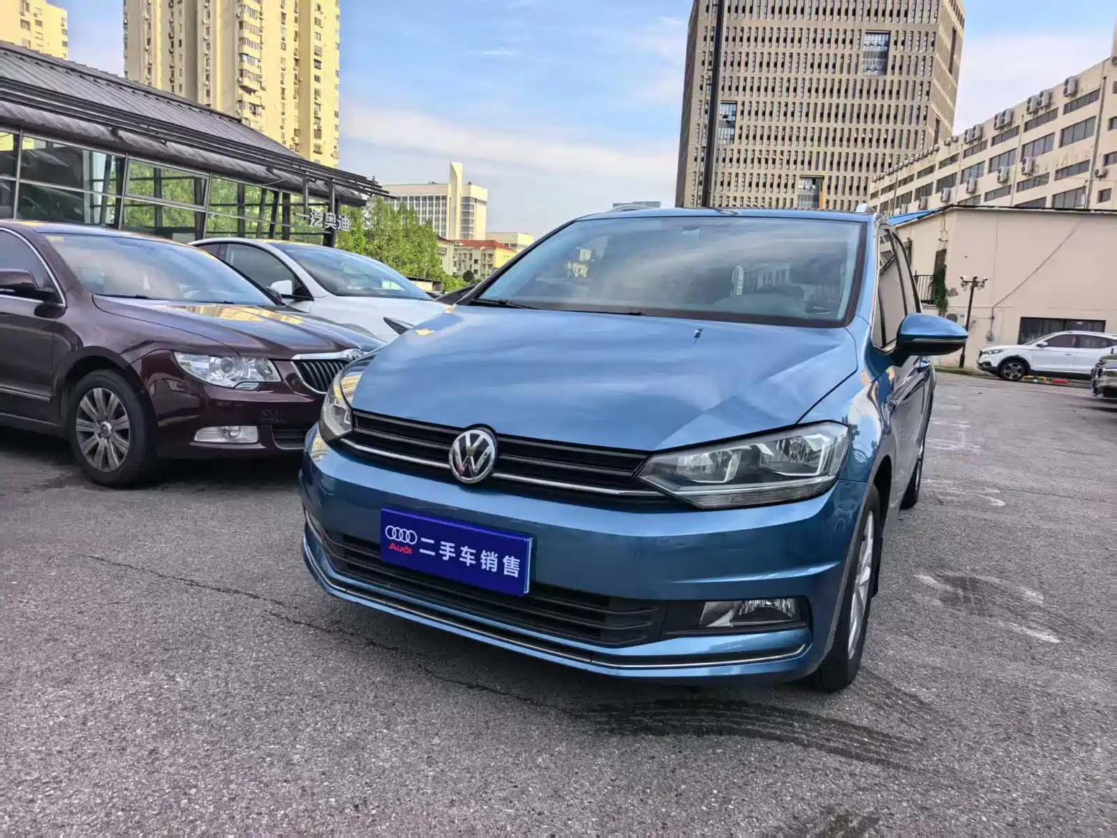 VOLKSWAGEN TOURAN 2016