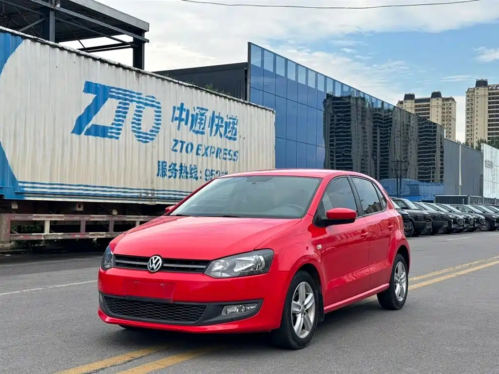 VOLKSWAGEN POLO 2013