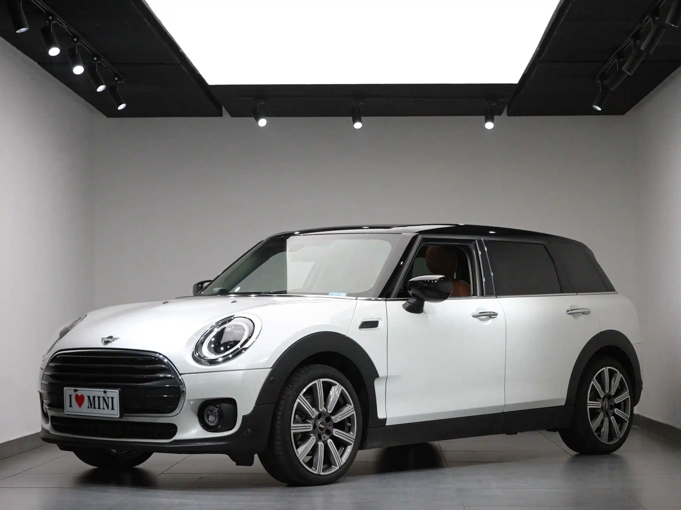 MINI CLUBMAN 2023