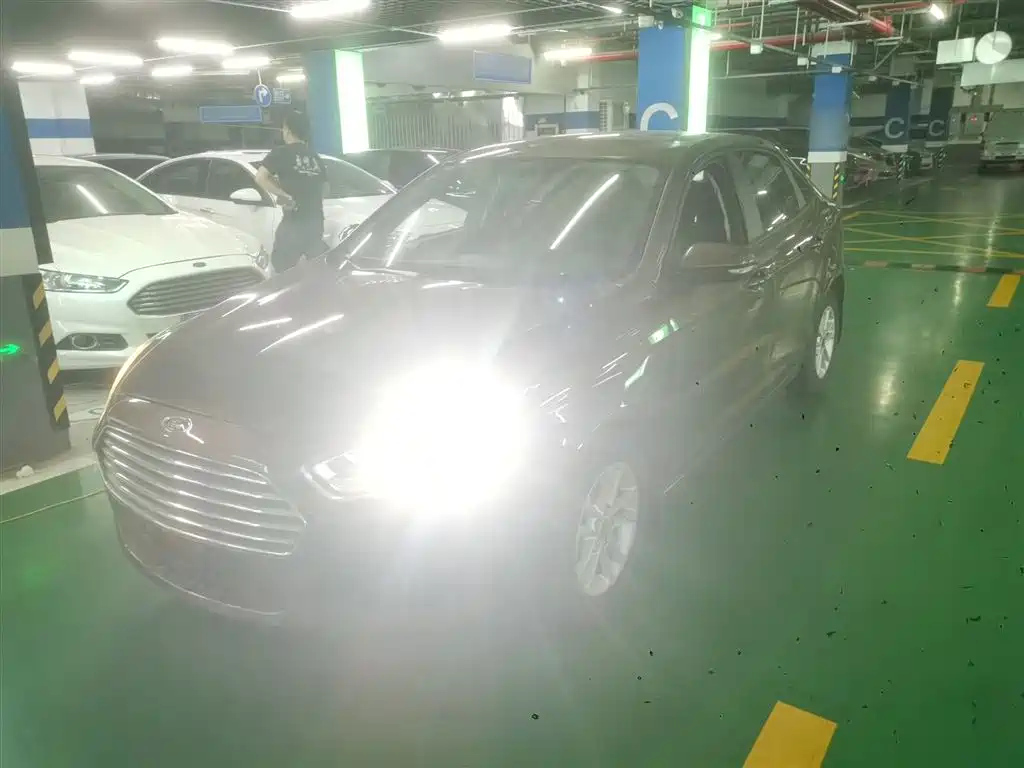 FORD ESCORT 2019