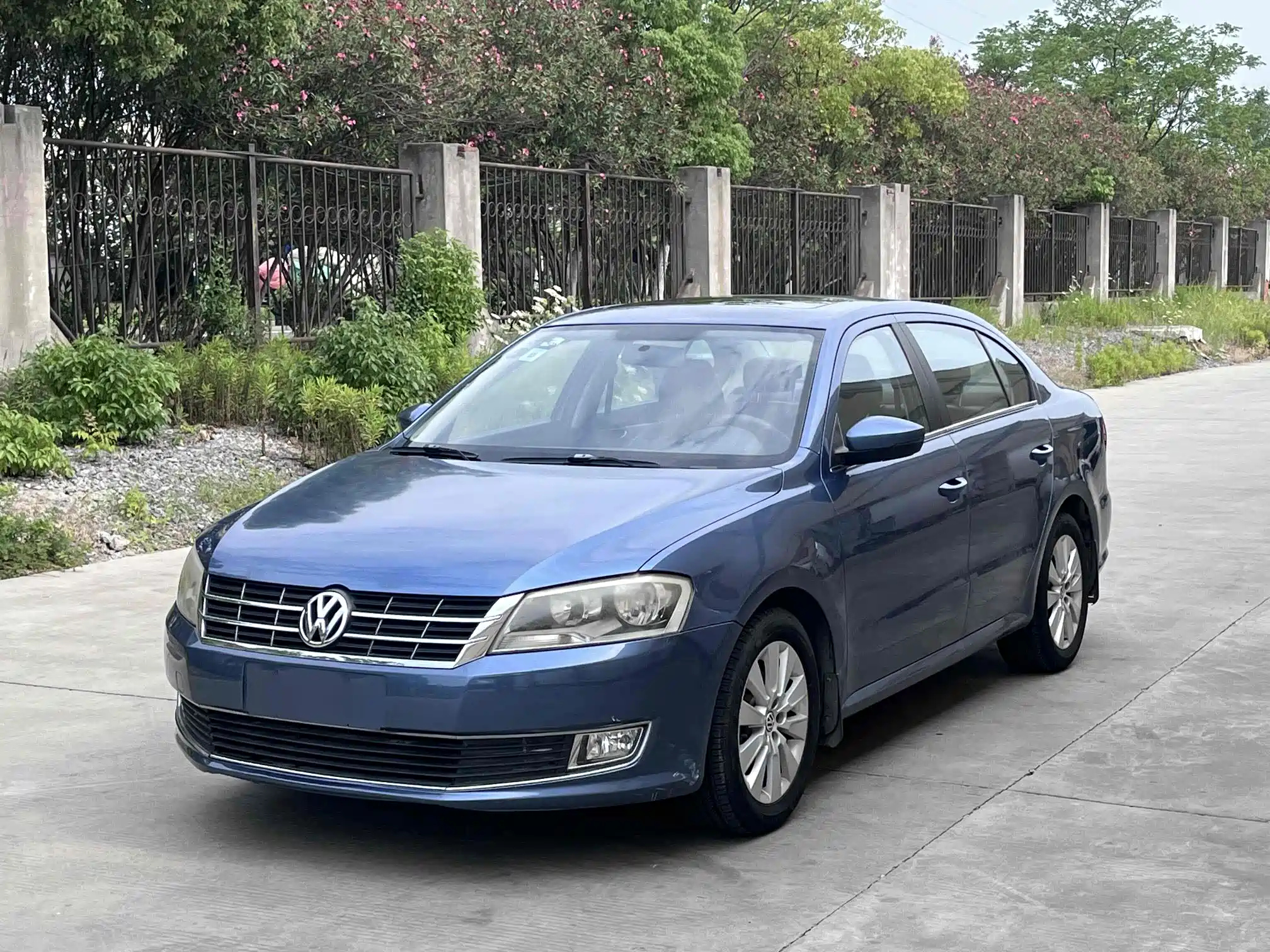 VOLKSWAGEN LAVIDA 2013