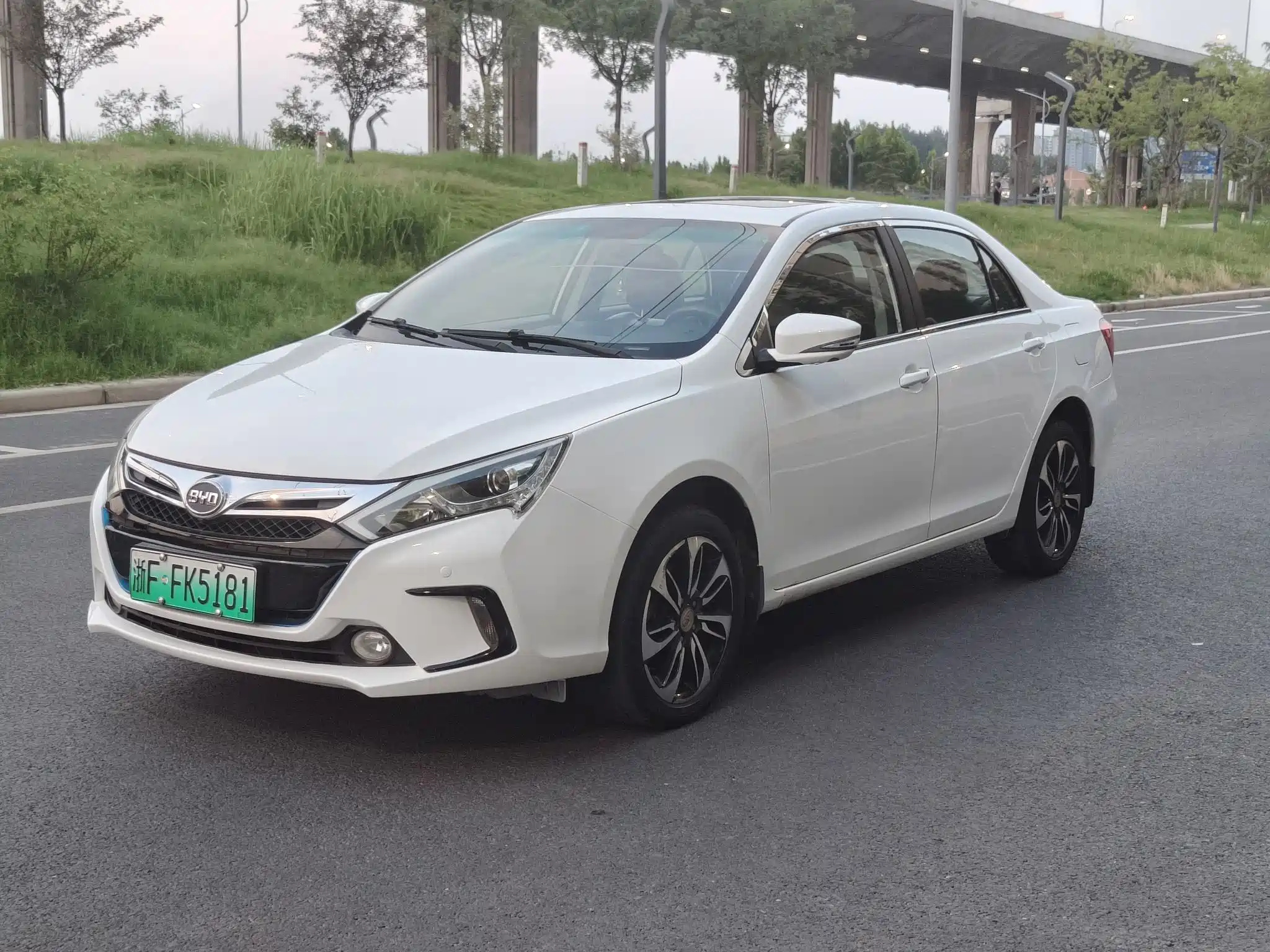 BYD QIN NEW ENERGY 2015