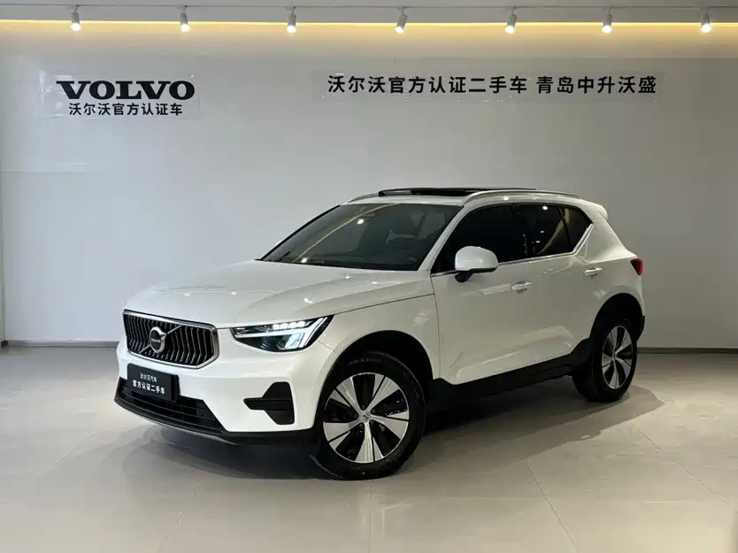 VOLVO XC40 2024
