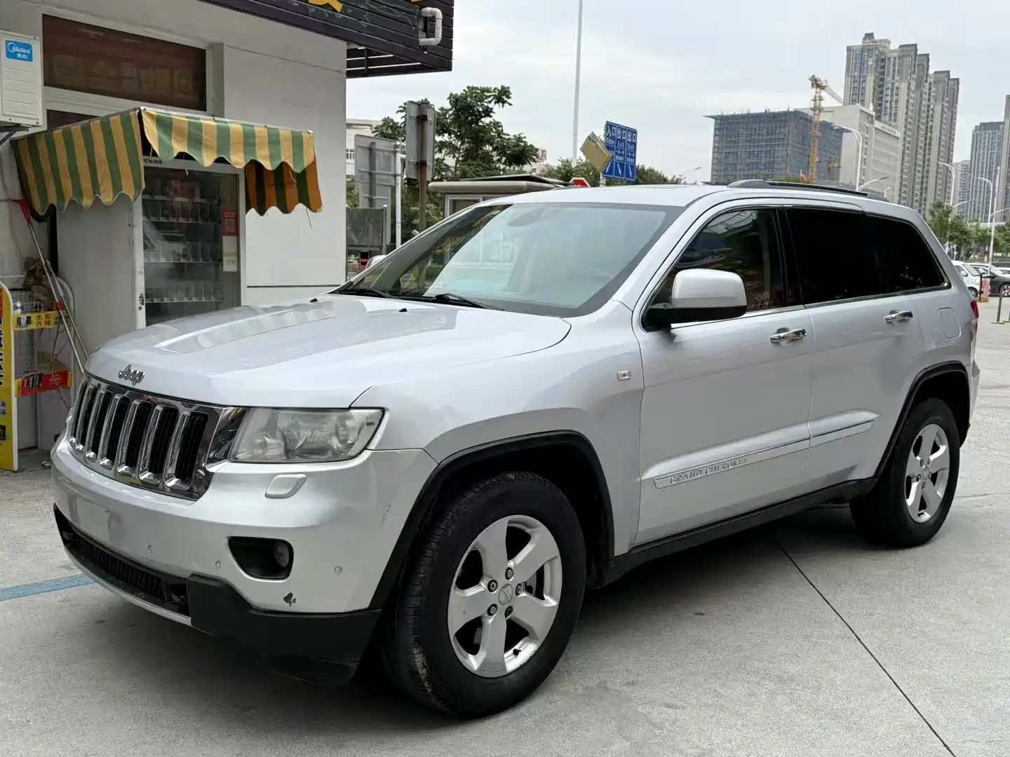 JEEP GRAND CHEROKEE IMPORT 2011