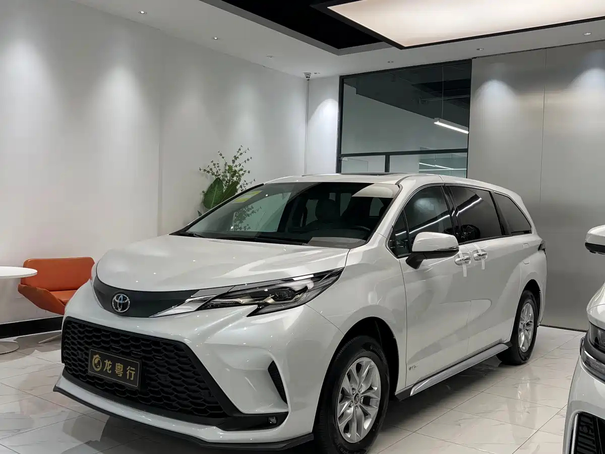 TOYOTA GRANVIA 2024