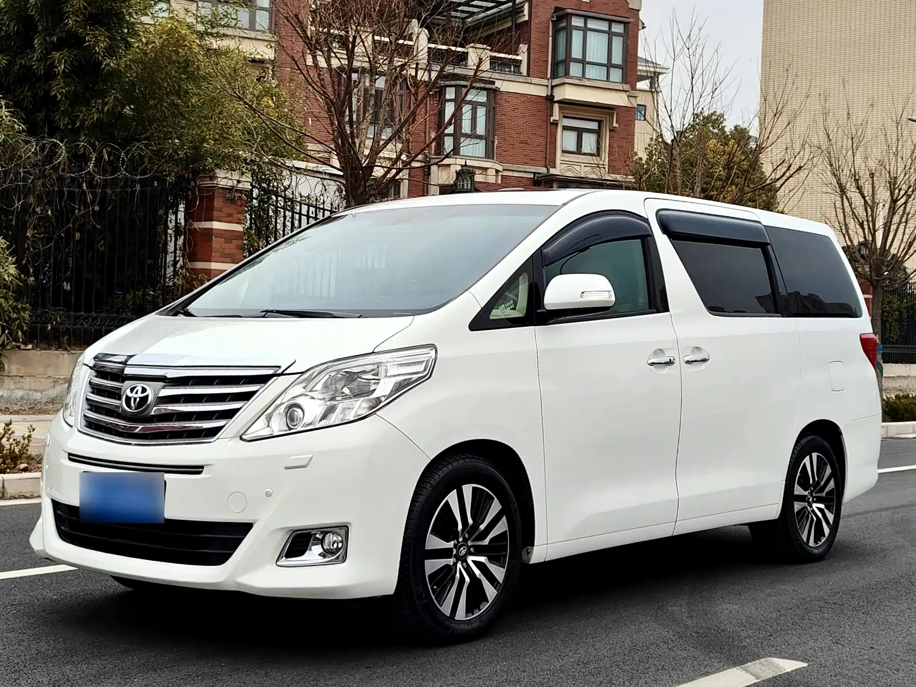 TOYOTA ALPHARD 2012