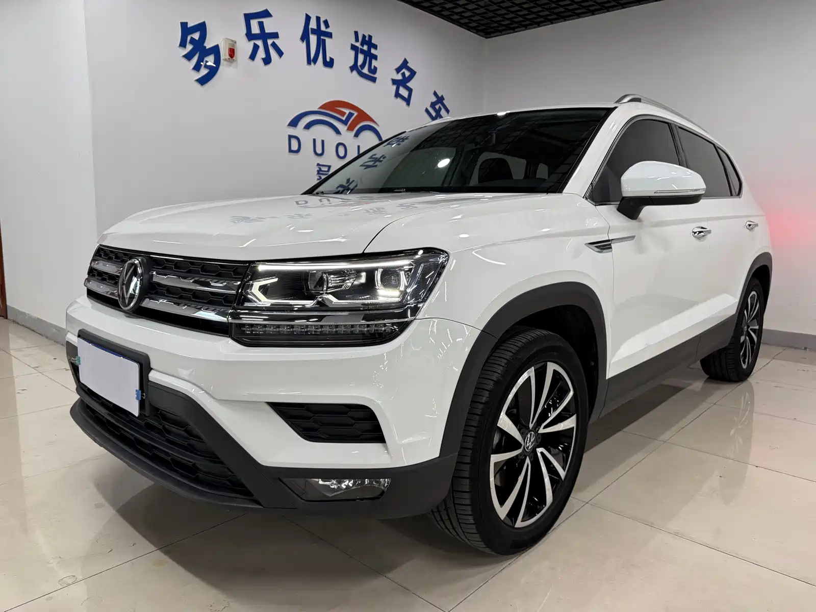 VOLKSWAGEN THARU 2022