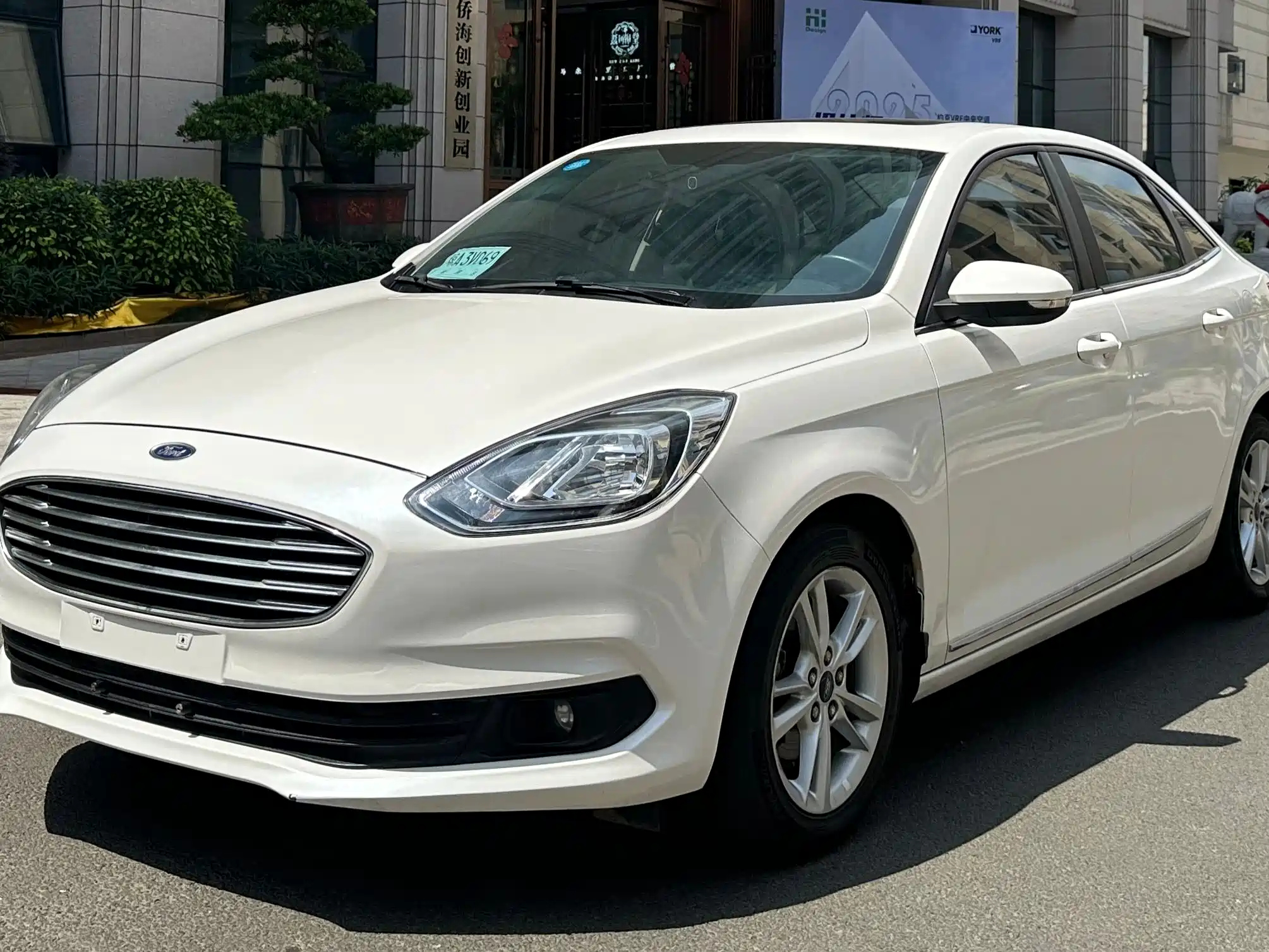 FORD ESCORT 2019