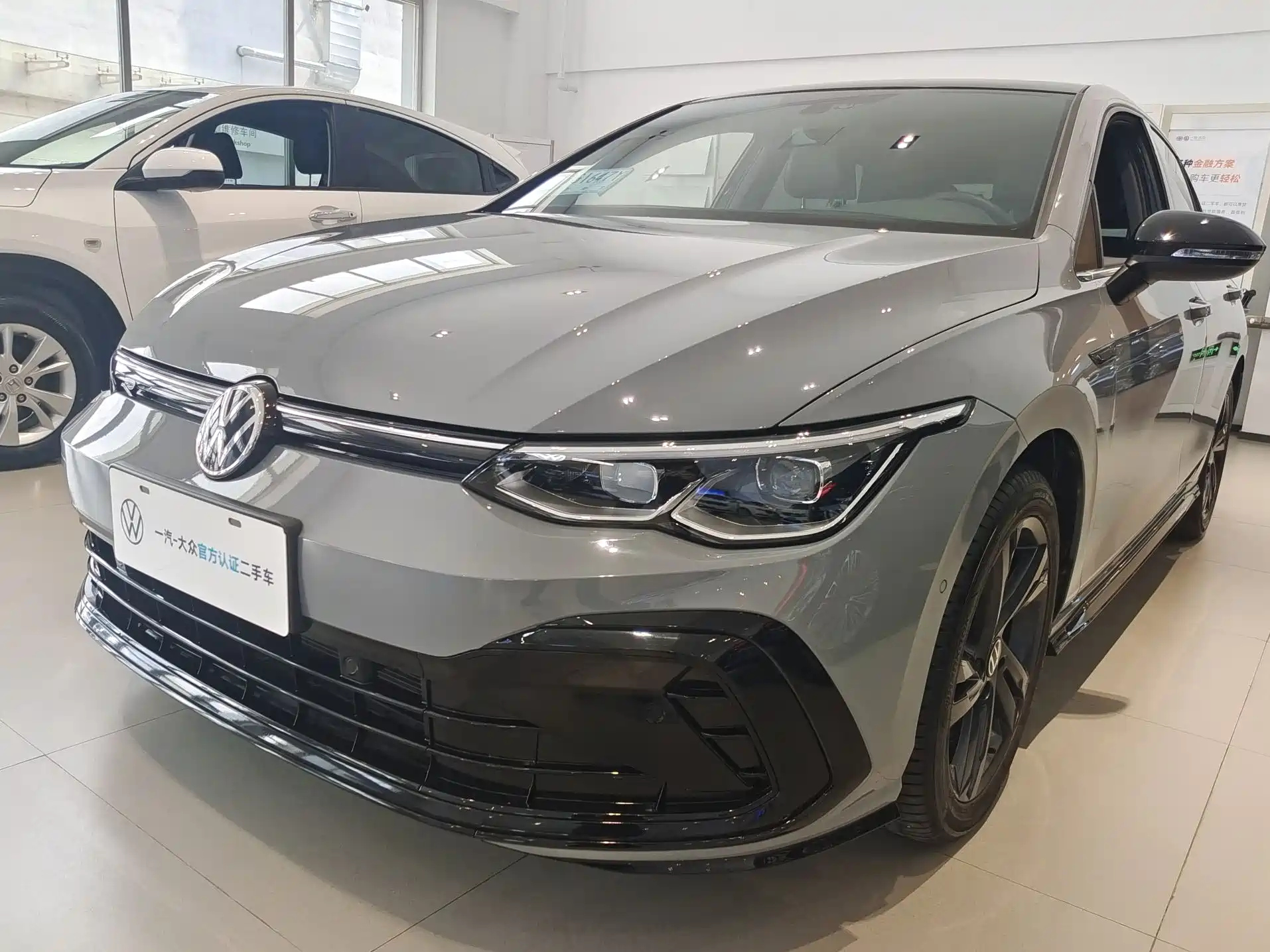 VOLKSWAGEN GOLF 2023