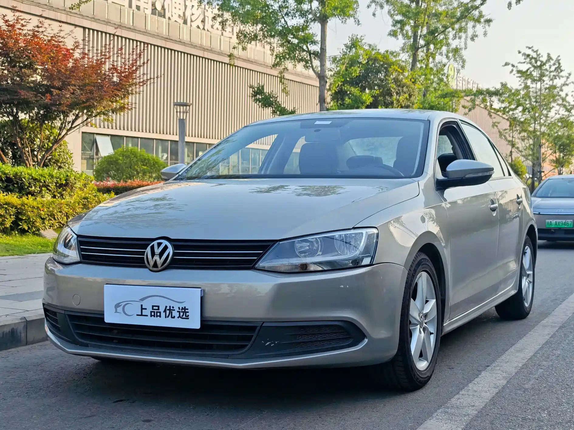 VOLKSWAGEN SAGITAR 2014