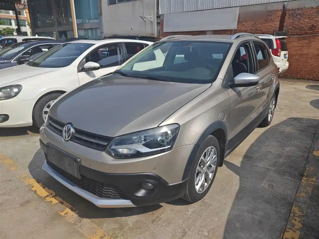 VOLKSWAGEN POLO 2014