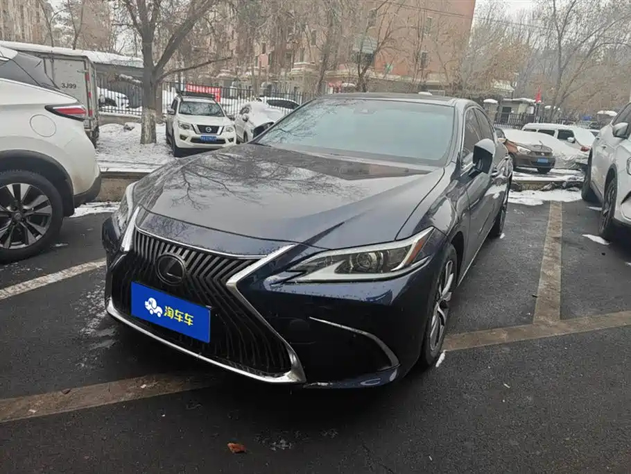 LEXUS ES 2018