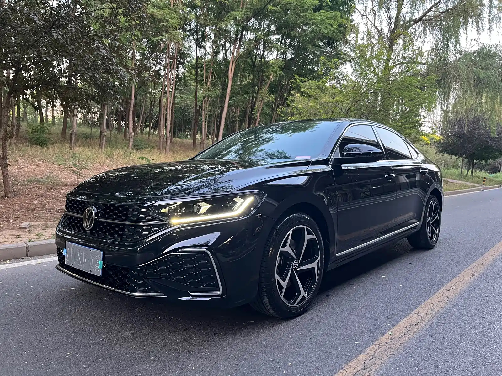 VOLKSWAGEN PASSAT 2023