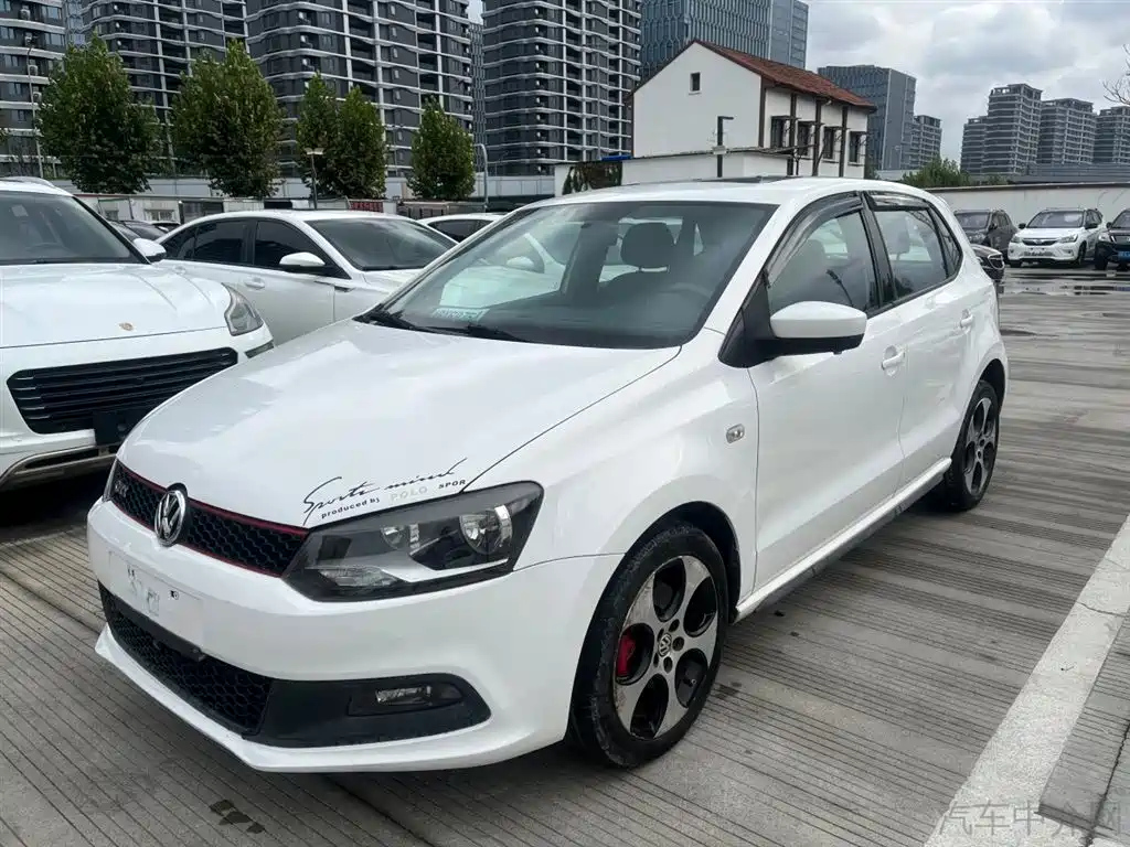 VOLKSWAGEN POLO 2012