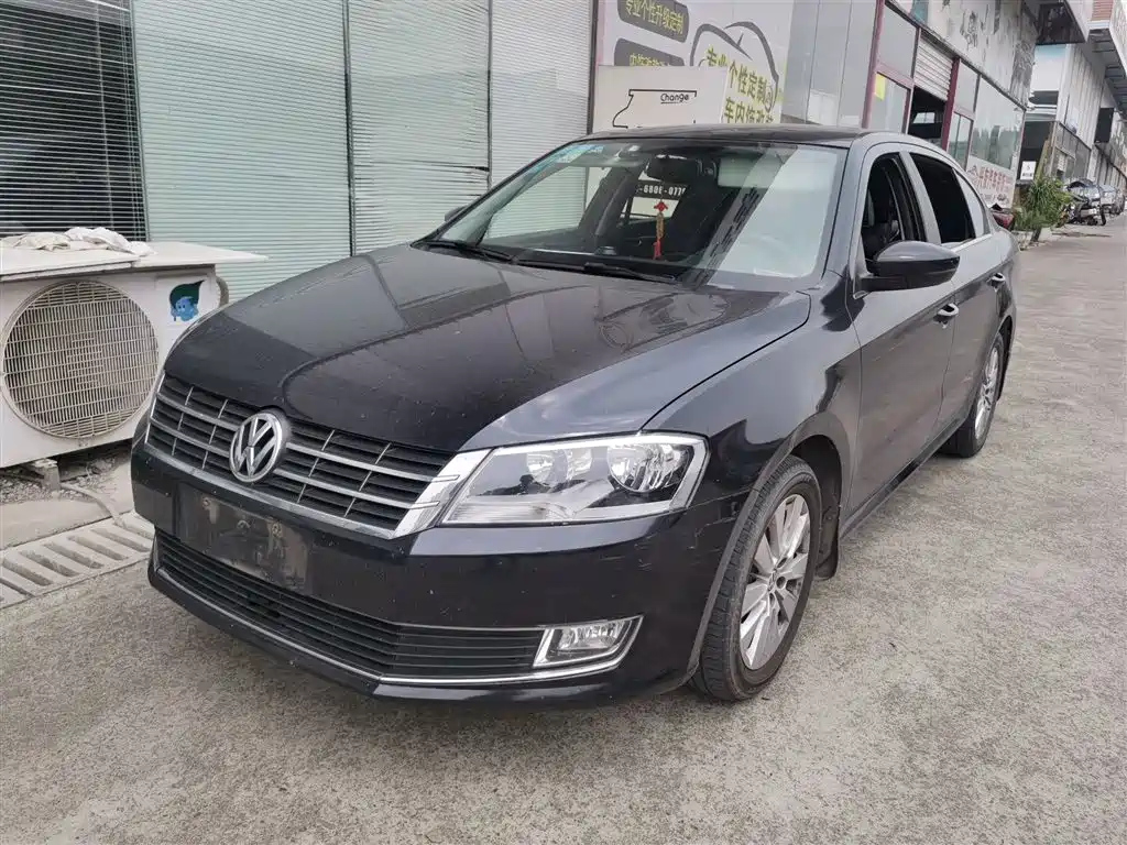 VOLKSWAGEN LAVIDA 2013