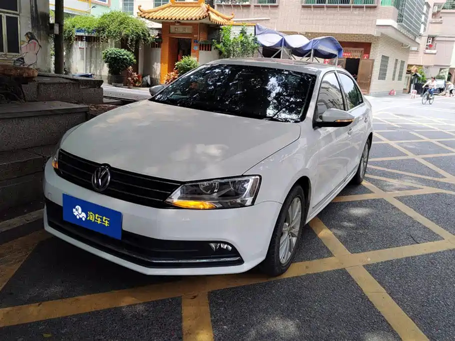 VOLKSWAGEN SAGITAR 2015
