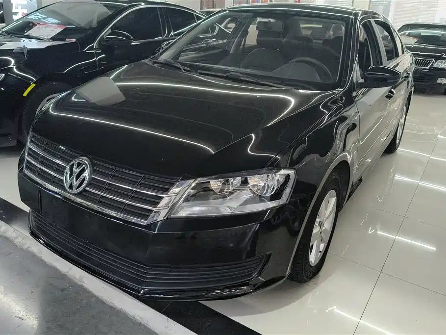 VOLKSWAGEN LAVIDA 2013