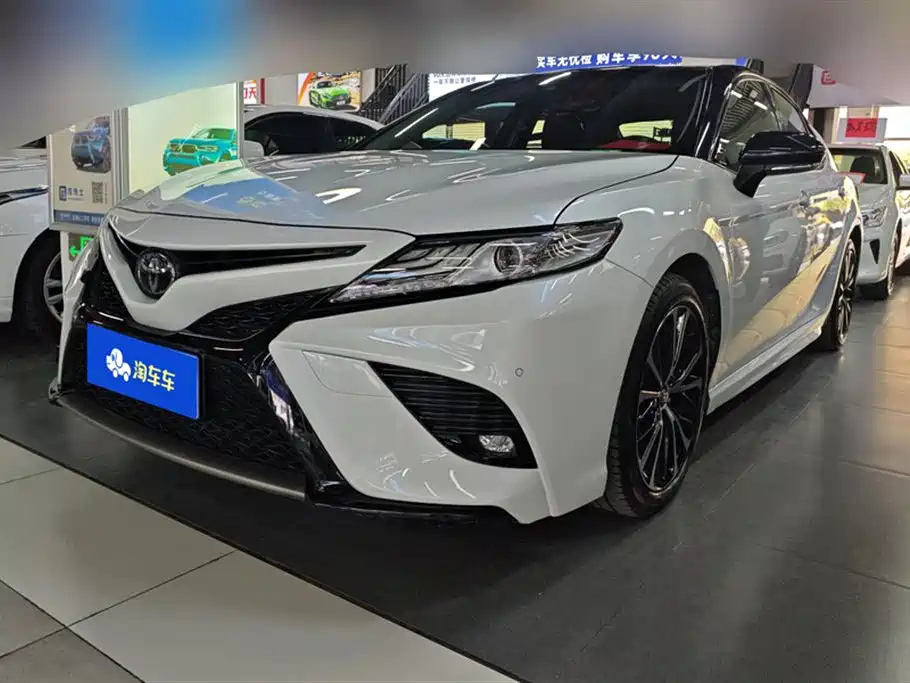 TOYOTA CAMRY 2019