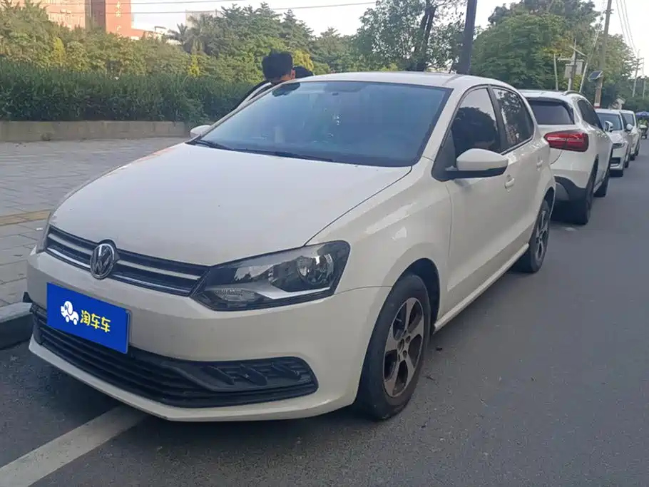 VOLKSWAGEN POLO 2016