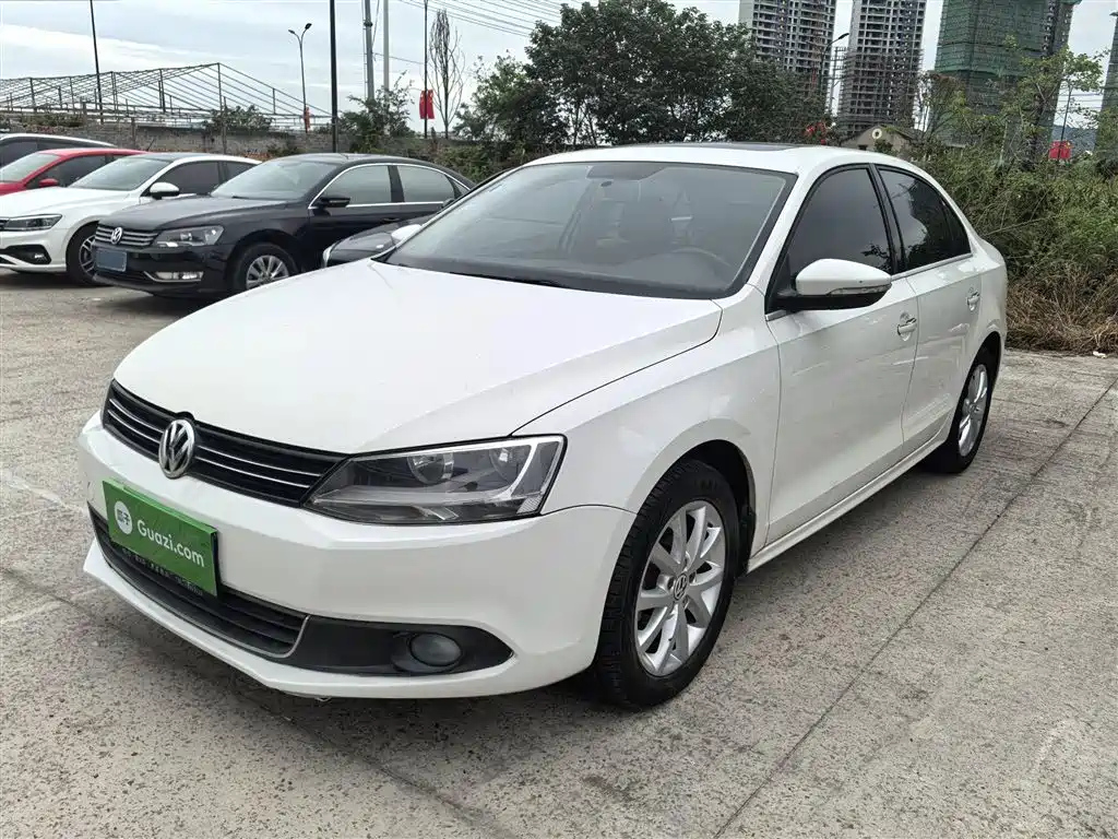 VOLKSWAGEN SAGITAR 2012