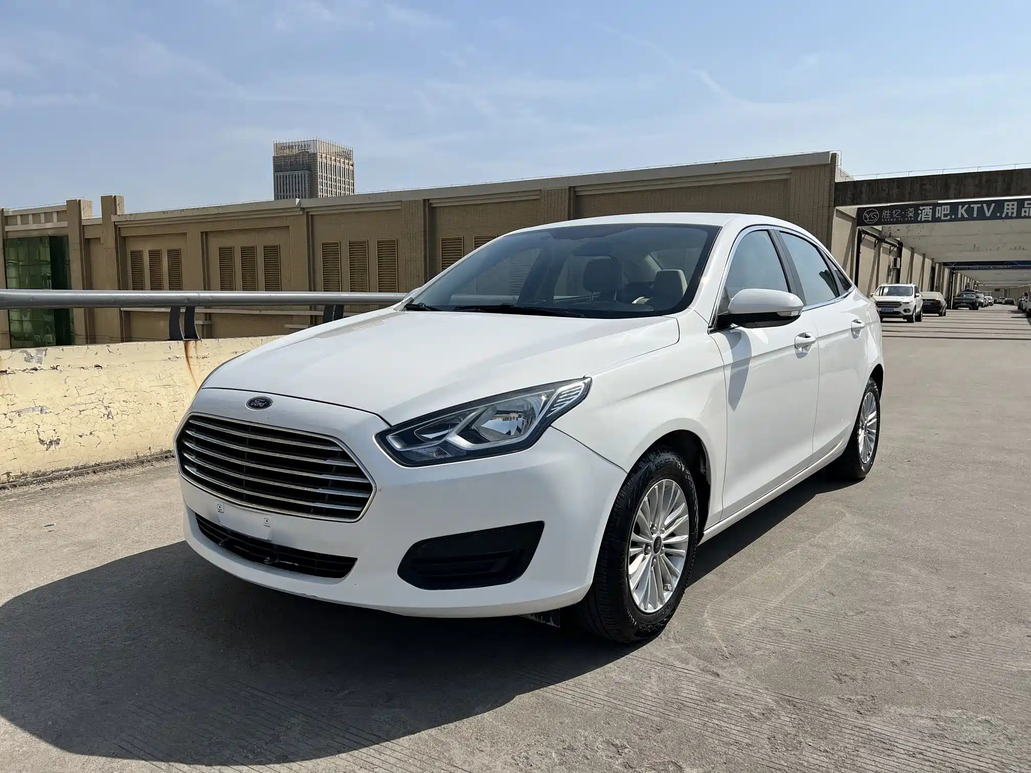 FORD ESCORT 2017