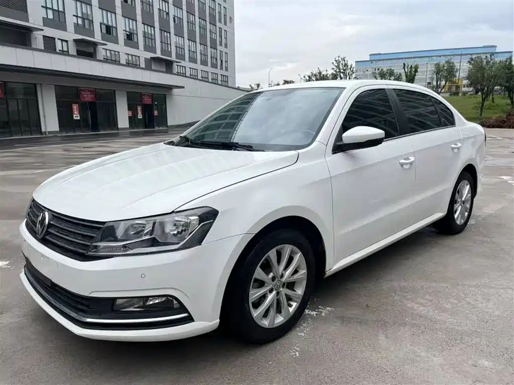 VOLKSWAGEN LAVIDA 2015