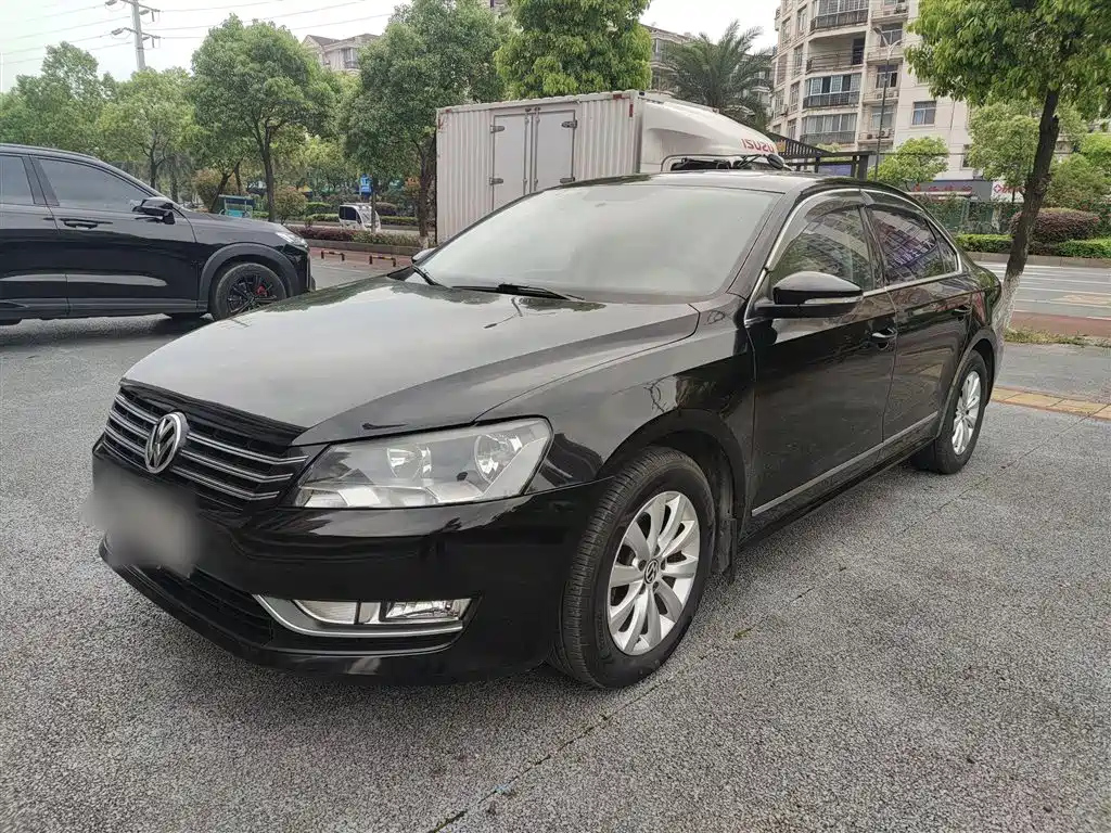 VOLKSWAGEN PASSAT 2013
