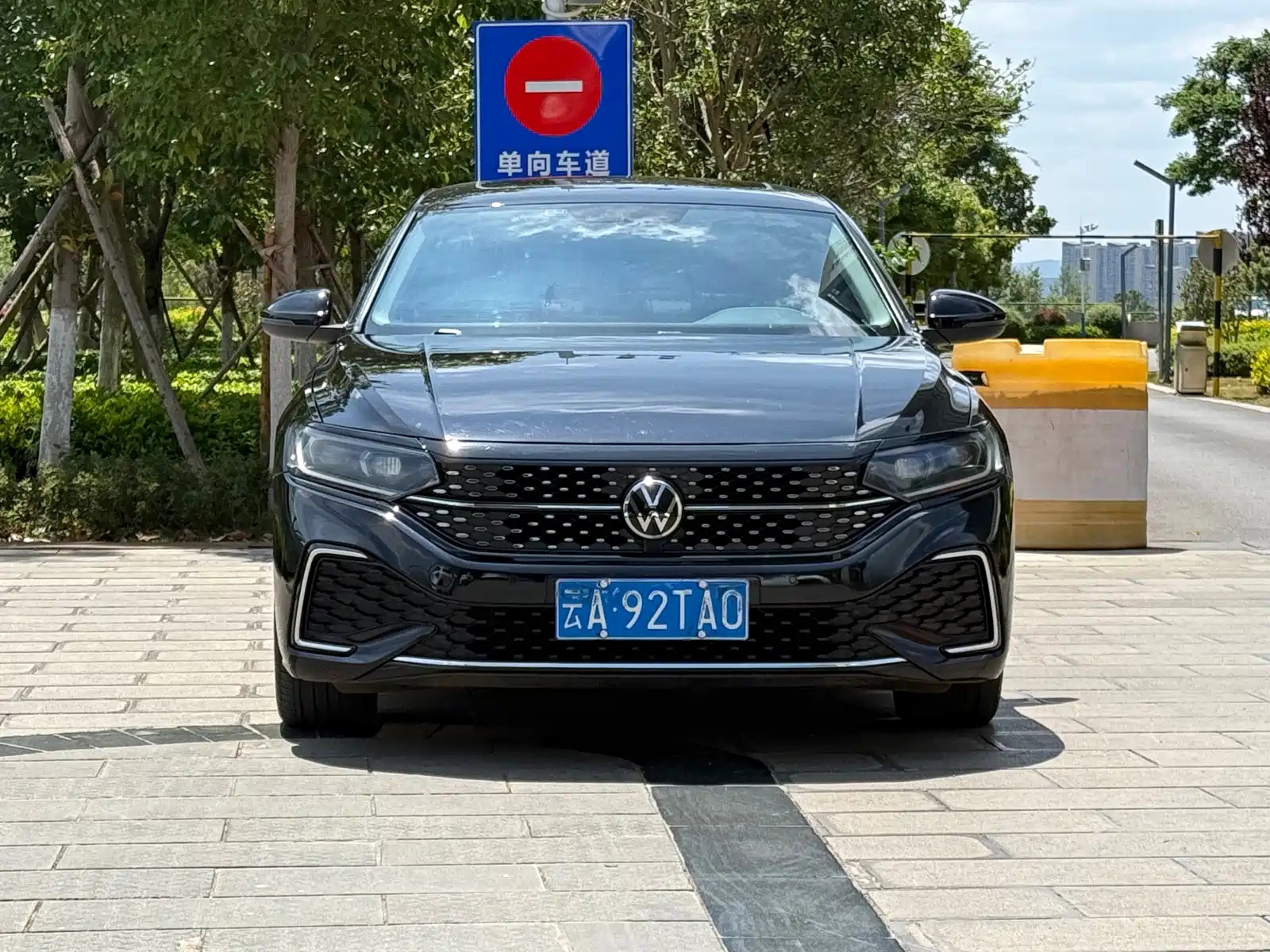 VOLKSWAGEN PASSAT 2023