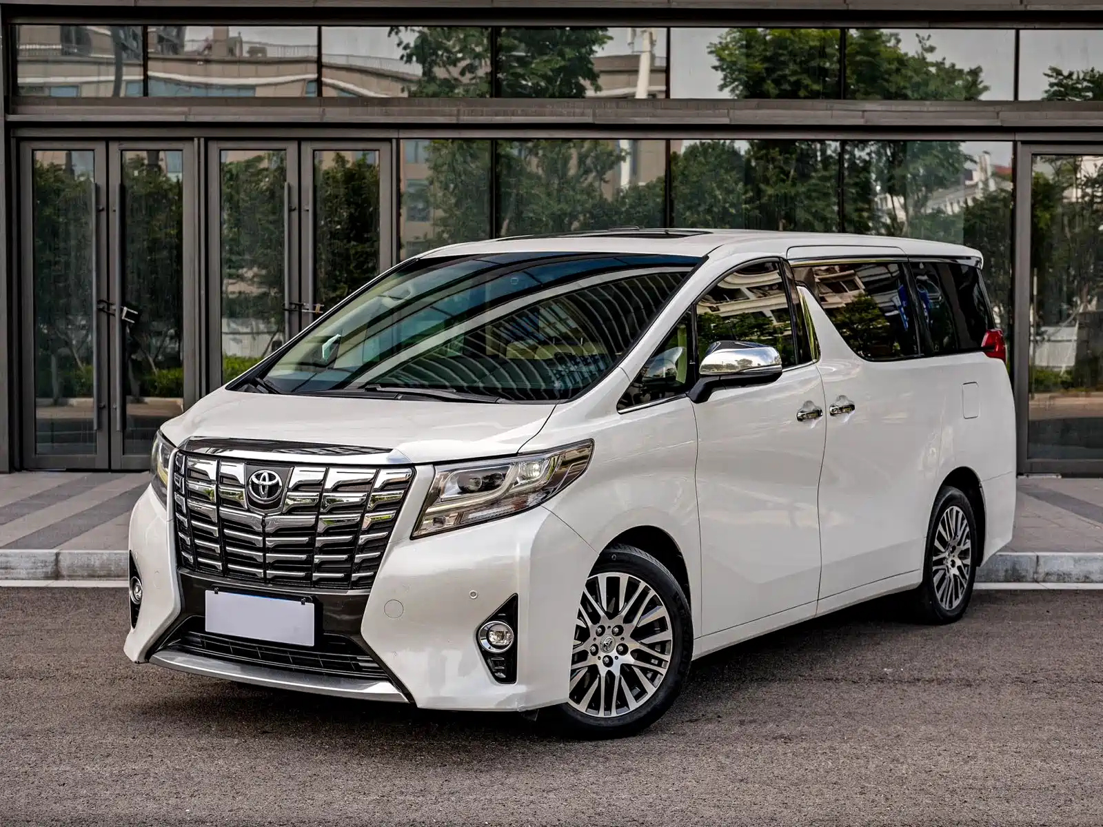 TOYOTA ALPHARD 2015