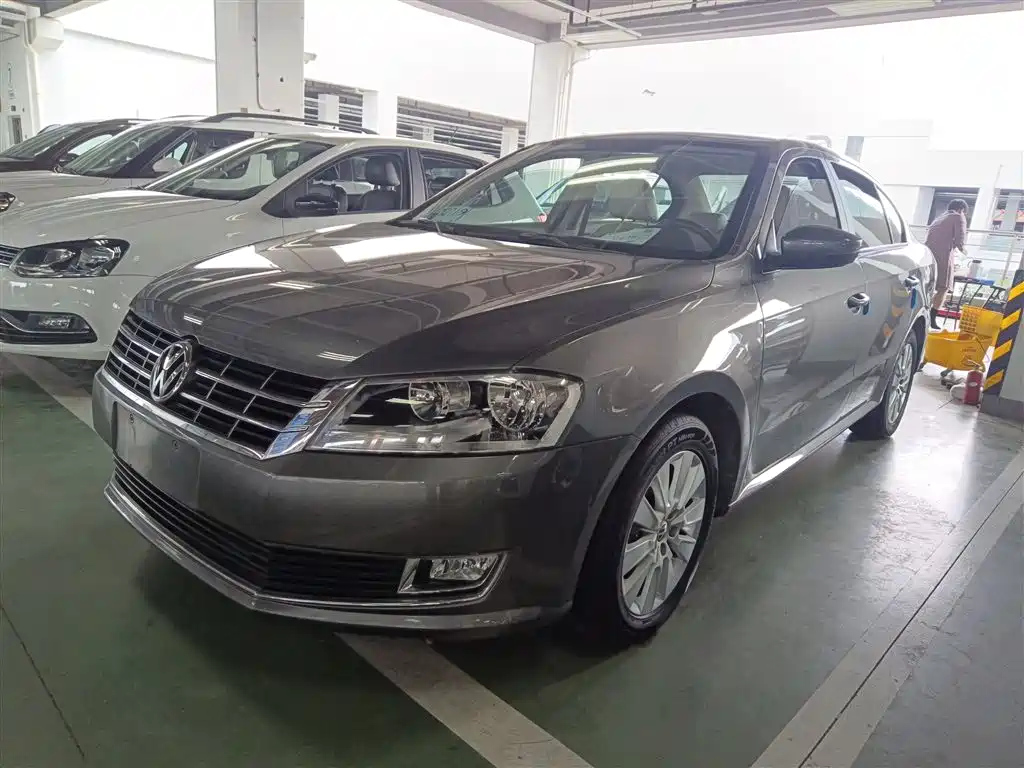 VOLKSWAGEN LAVIDA 2013