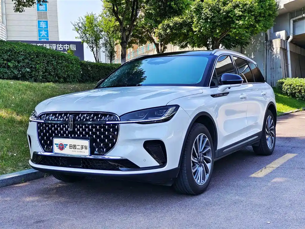 LINCOLN ADVENTURER 2023