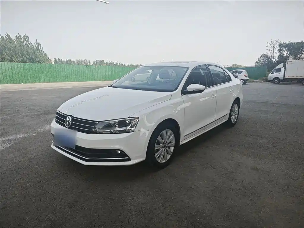 VOLKSWAGEN SAGITAR 2015