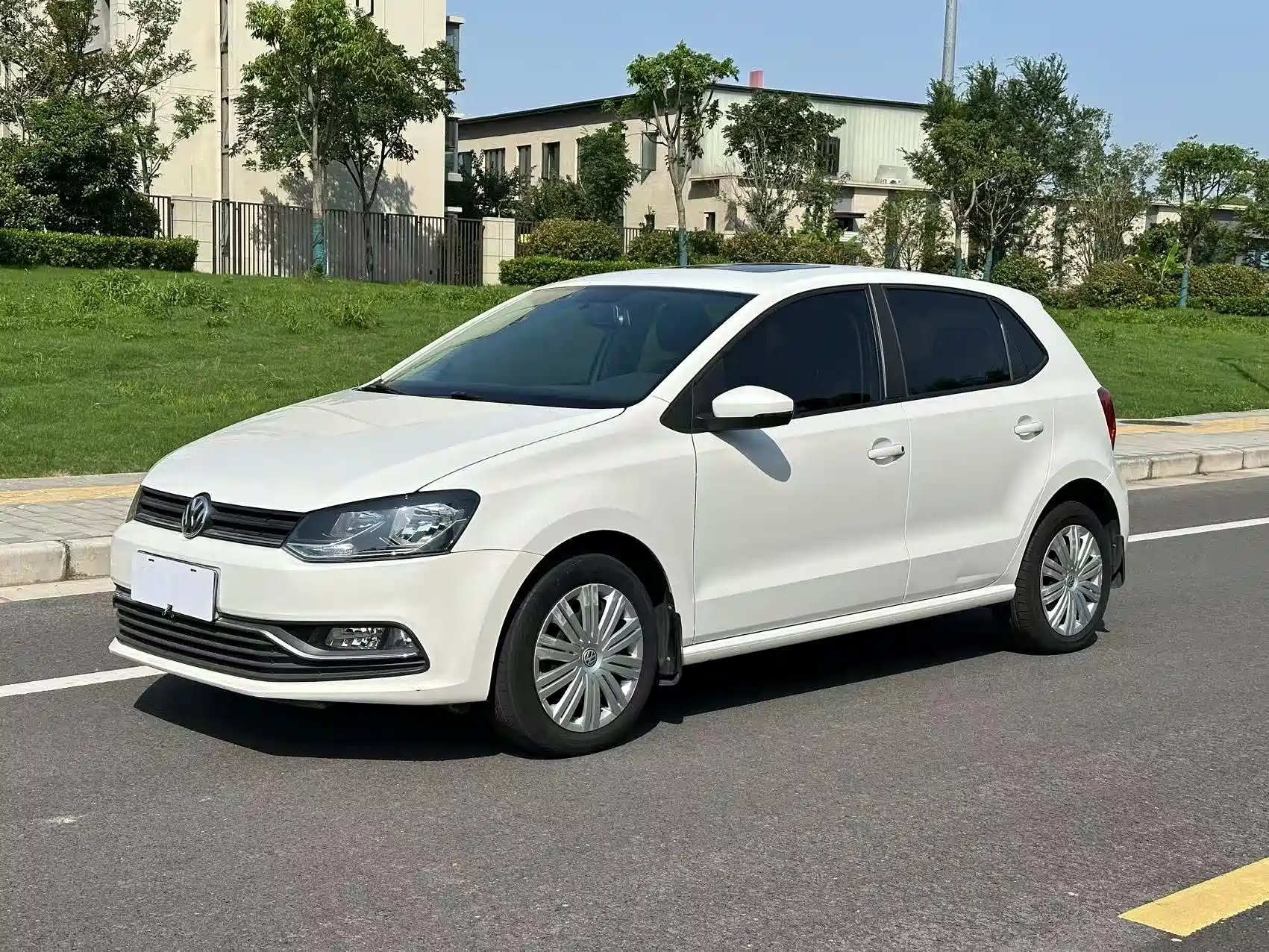 VOLKSWAGEN POLO 2016
