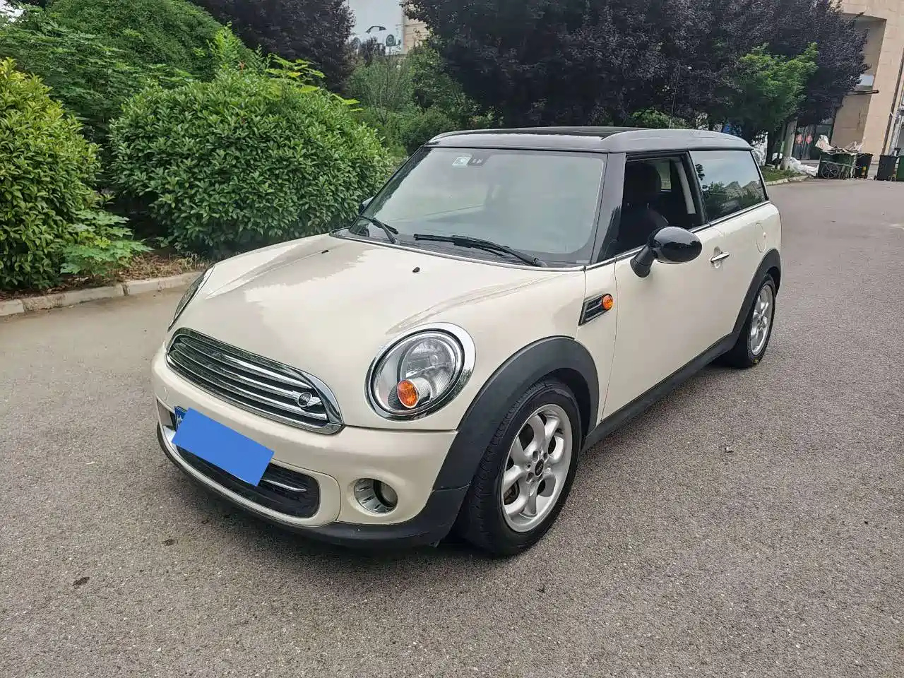 MINI CLUBMAN 2011