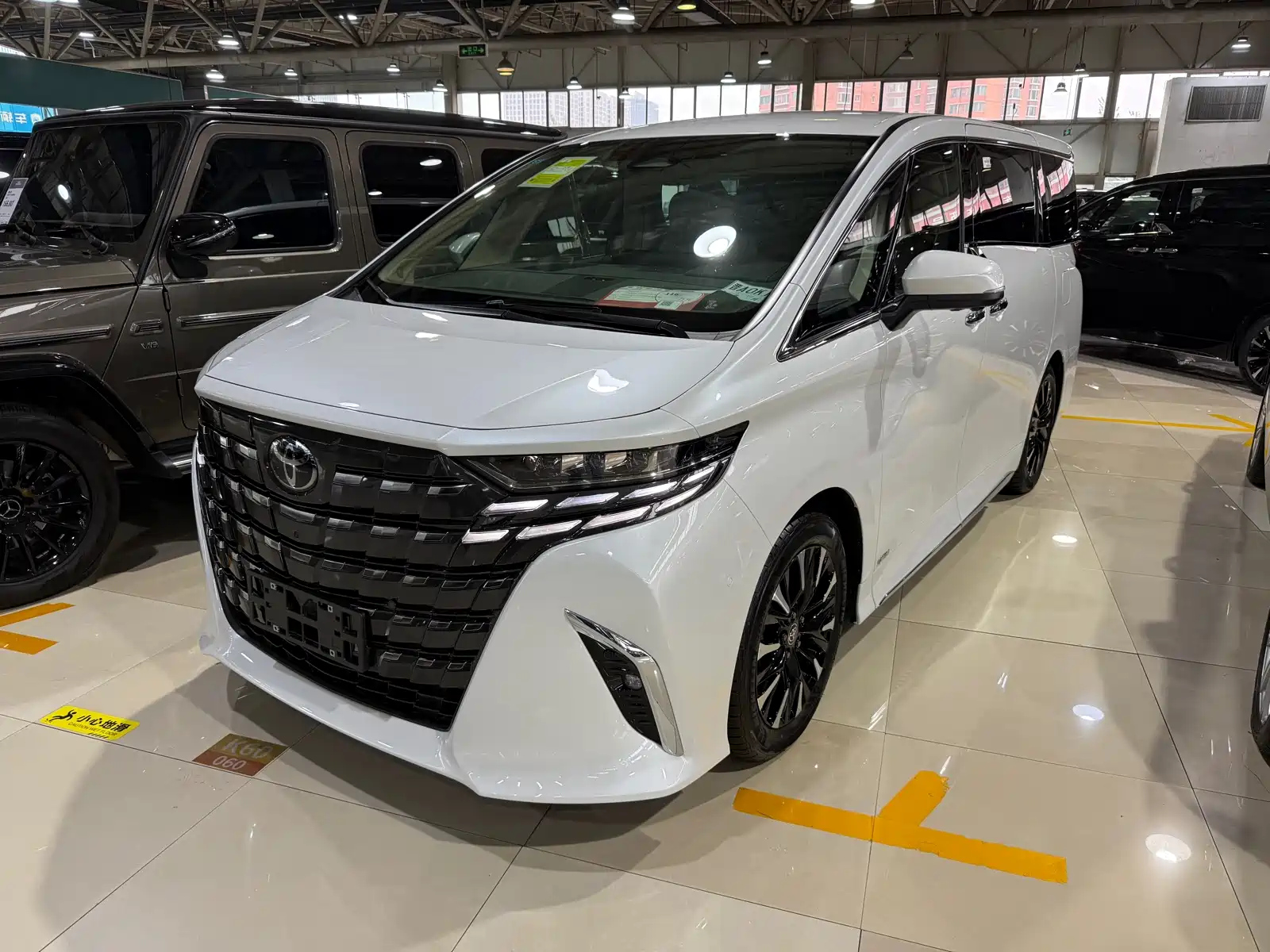 TOYOTA ALPHARD 2024