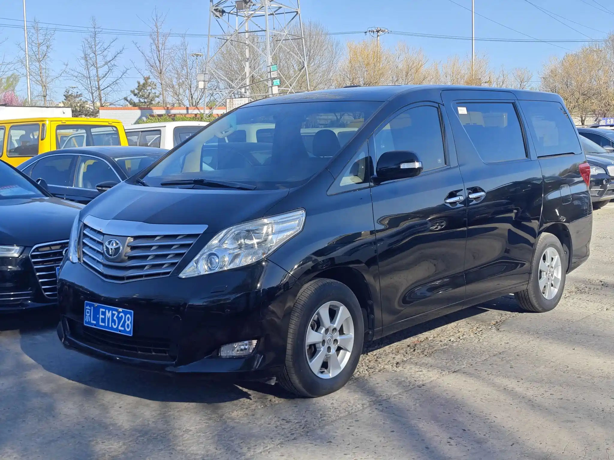 TOYOTA ALPHARD 2011