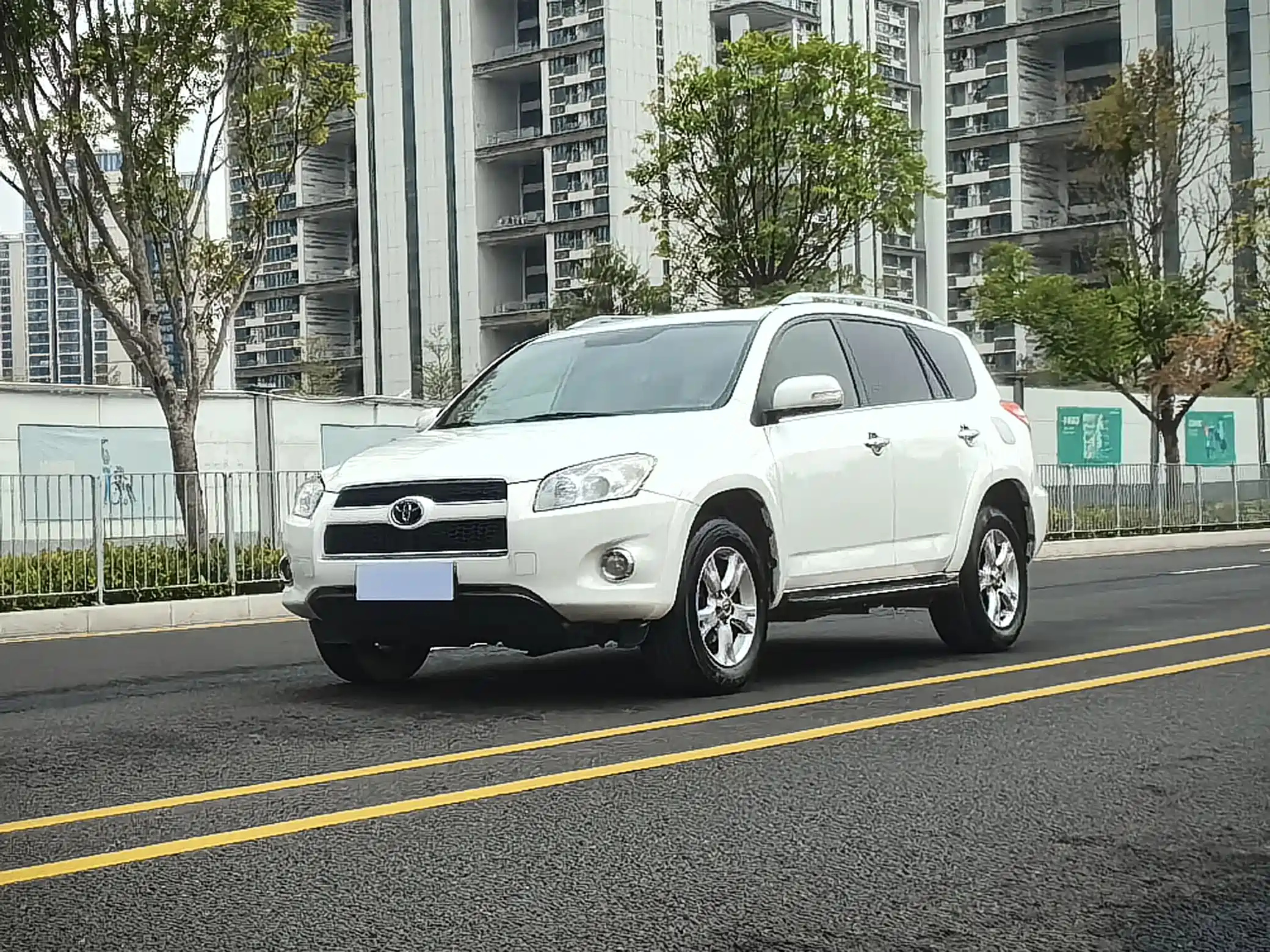 TOYOTA RAV4 RONGFANG 2011
