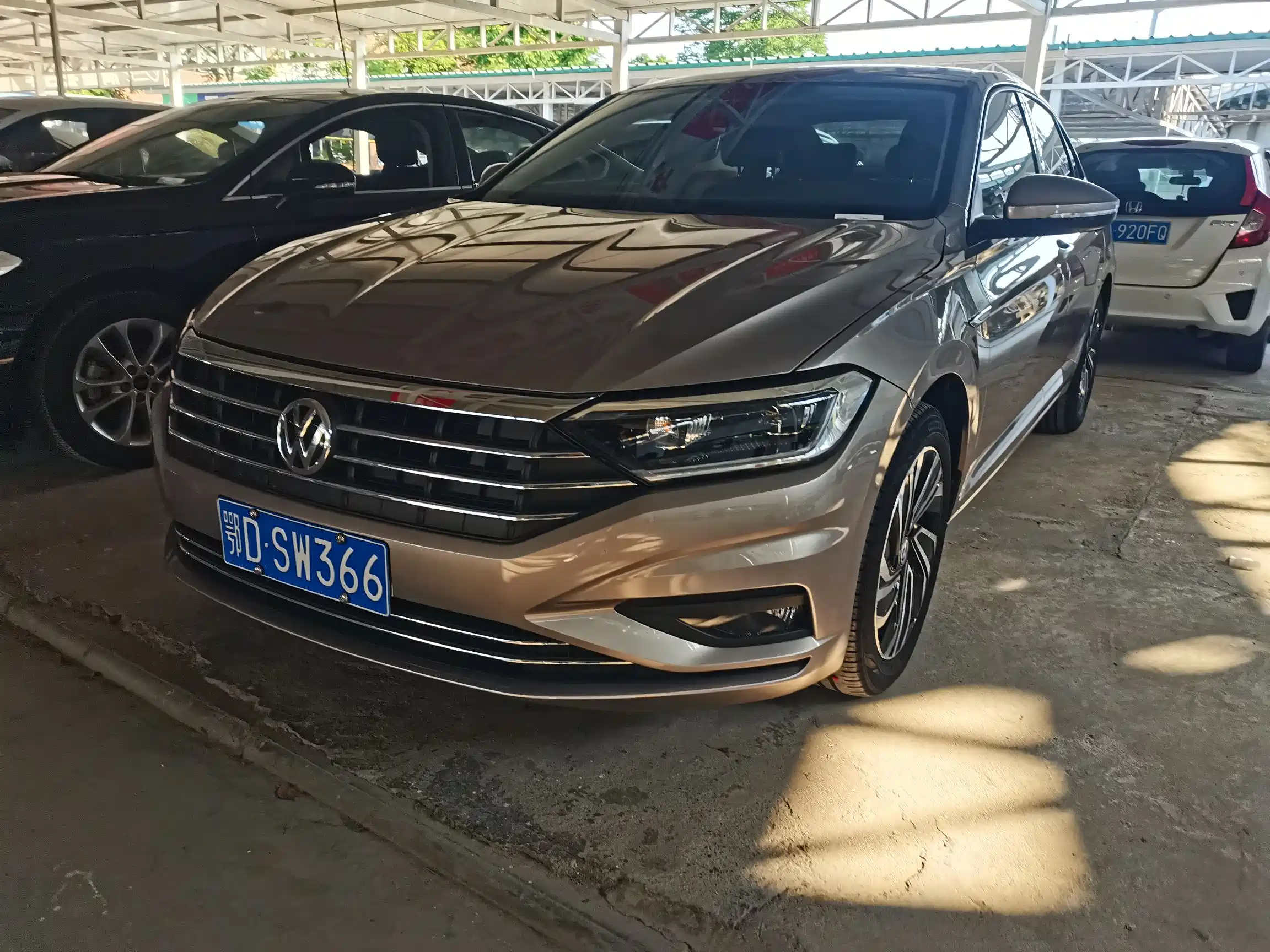 VOLKSWAGEN SAGITAR 2022