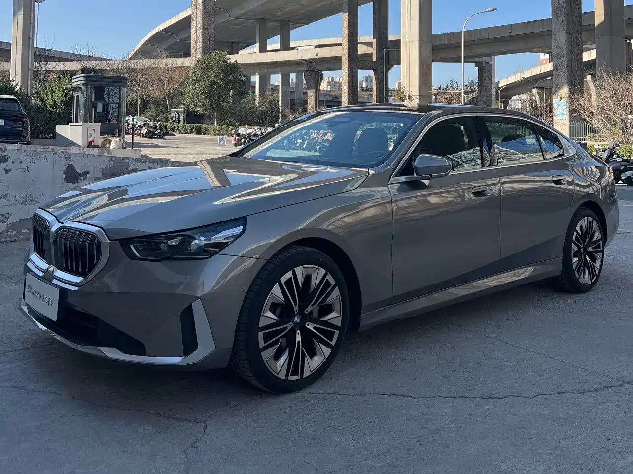 BMW 5-SERIES 2024