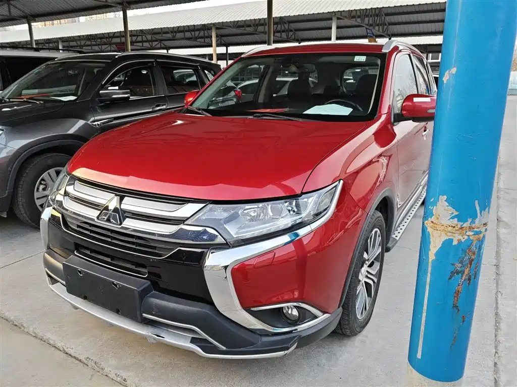 MITSUBISHI OUTLANDER 2016