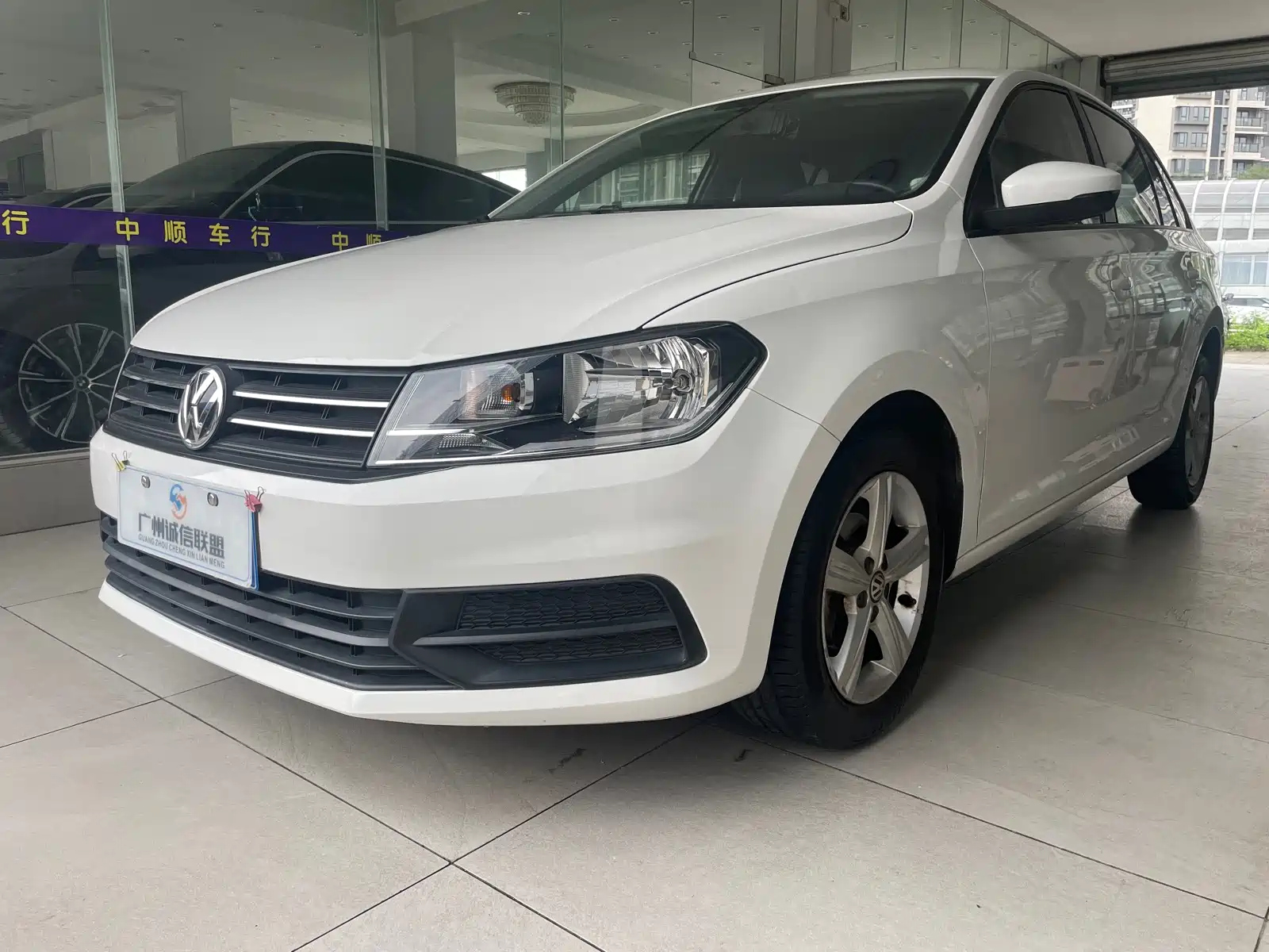 VOLKSWAGEN SANTANA 2015