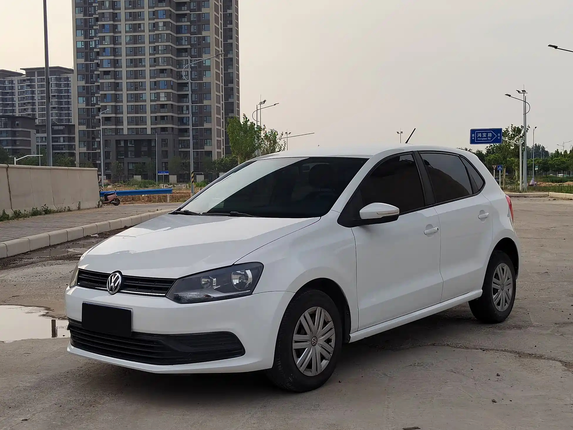 VOLKSWAGEN POLO 2016